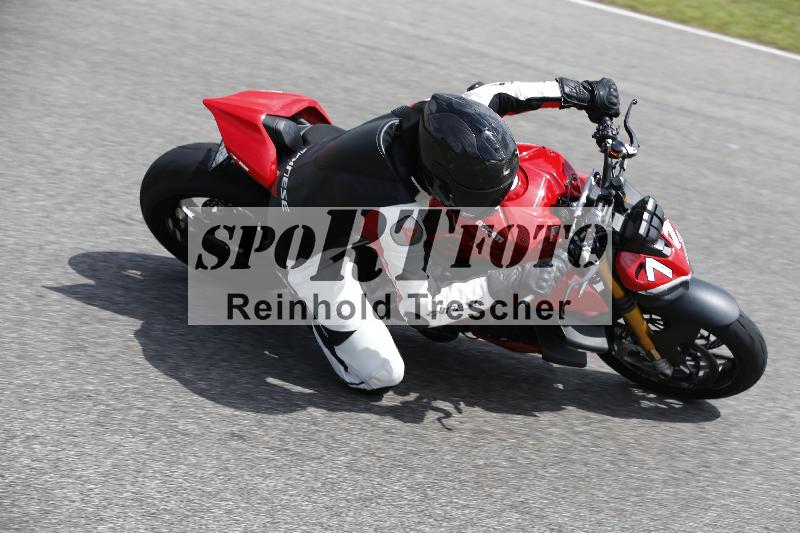 /Archiv-2024/29 12.06.2024 MOTO.CH Track Day ADR/Gruppe blau/71